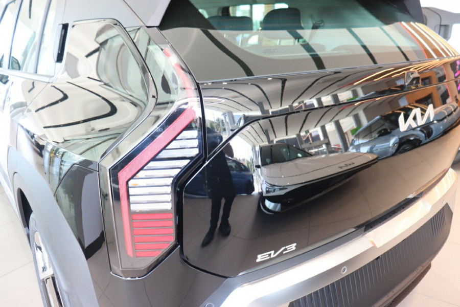 2025 Kia EV3 SV Earth SUV Image 6