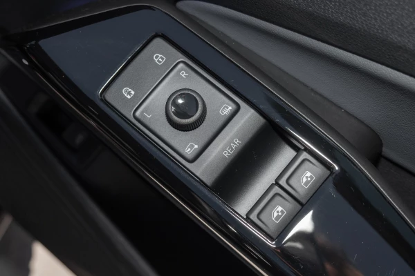 2025 Volkswagen ID. 5 E2 Pro SUV Image 21