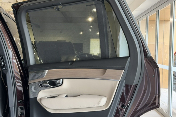 2026 Volvo XC90 L Series Ultra T8 Plug-in Hybrid Dark SUV Image 14