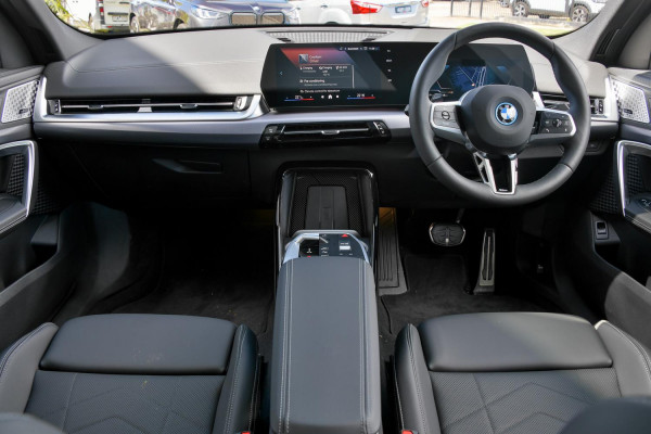 2025 BMW iX2 U10 eDrive20 M Sport SUV image 4