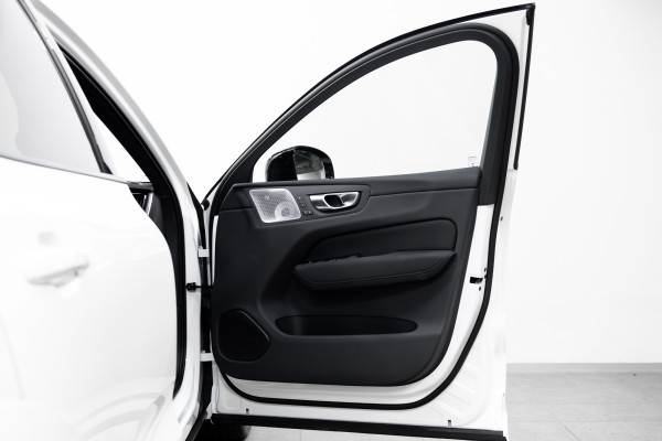 2026 Volvo XC60 UZ B5 Ultra Dark 2L Petrol Hybrid AWD SUV Image 9