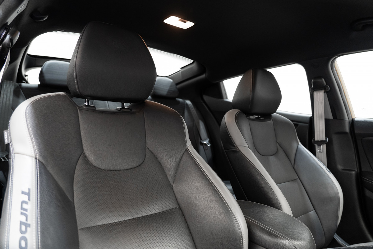 2015 Hyundai Veloster Sr Turbo Coupe Image 4