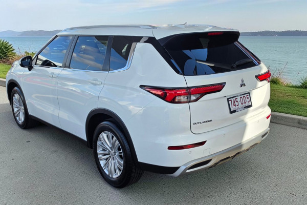 2024 Mitsubishi Outlander ZM LS SUV Image 5
