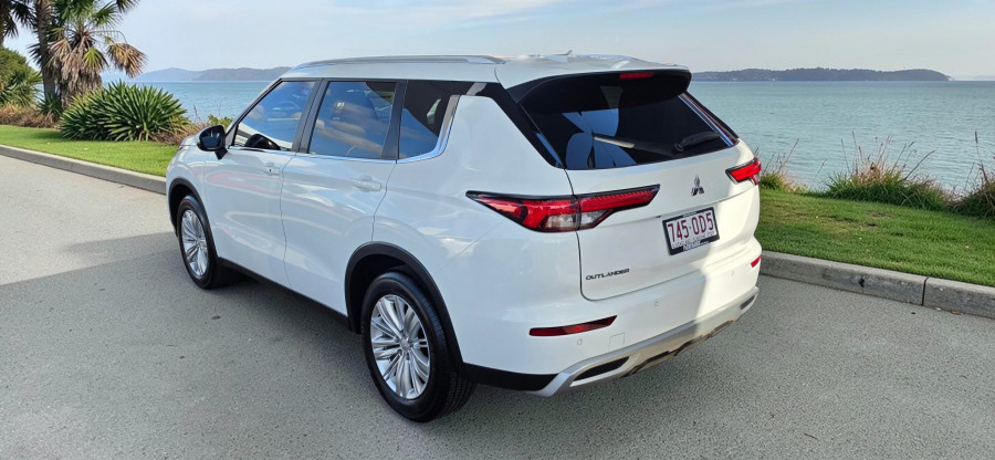 2024 Mitsubishi Outlander ZM LS SUV Image 5