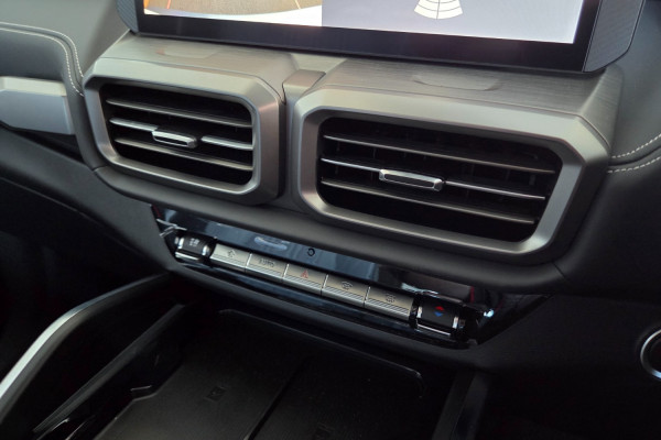 2026 MY25 LDV D90 Executive Wagon Image 17