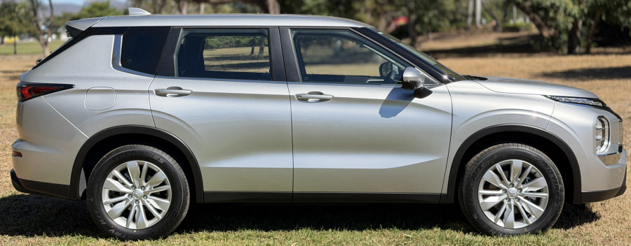2026 Mitsubishi Outlander ZM ES SUV Image 6