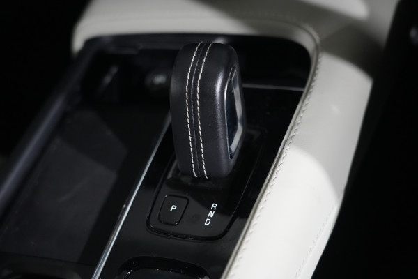 2021 Volvo XC90 L Series T8 Recharge SUV Image 18