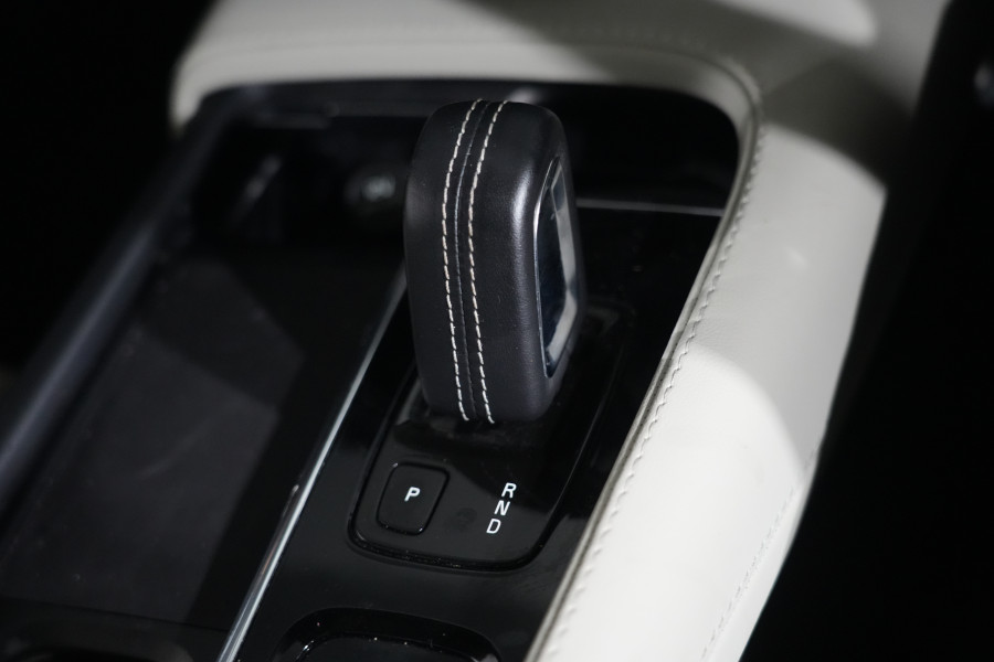 2021 Volvo XC90 L Series T8 Recharge SUV Image 18