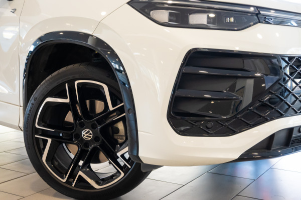 2025 Volkswagen Tayron R4 195TSI R-Line SUV Image 6