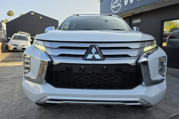 2020 Mitsubishi Pajero Sport QE GLS SUV Image 6