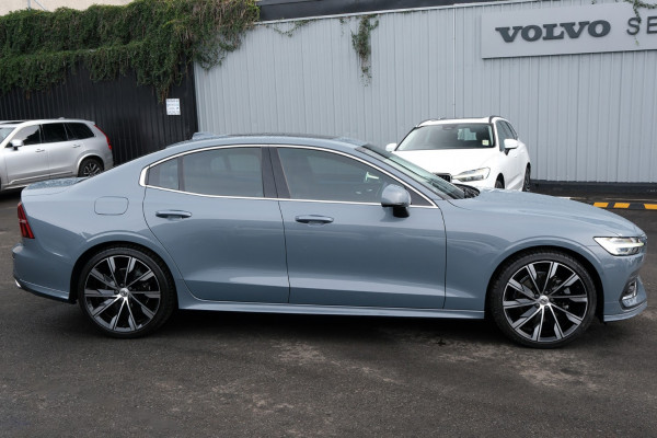 2022 Volvo S60  B5 Inscription Sedan Image 3