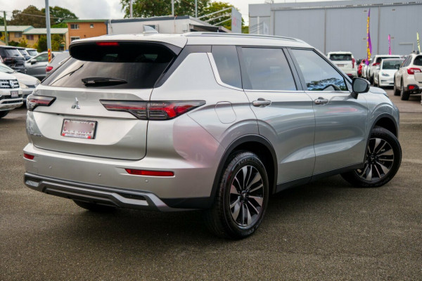 2025 Mitsubishi Outlander ZM LS SUV Image 2