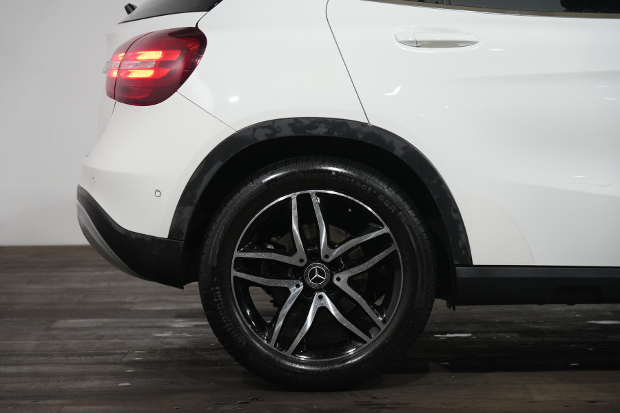 2019 Mercedes-Benz GLA-Class 180 SUV Image 6