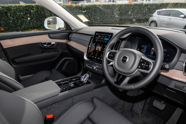 2026 Volvo XC90 L Series Plus B5 Bright SUV Image 7