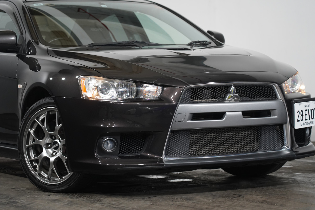 2008 Mitsubishi Lancer Evolution Sedan Image 2