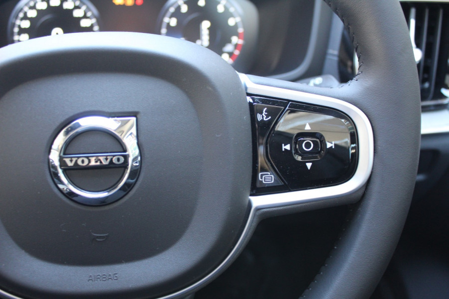 2020 Volvo V60 F-Series T5 Inscription Wagon Image 17