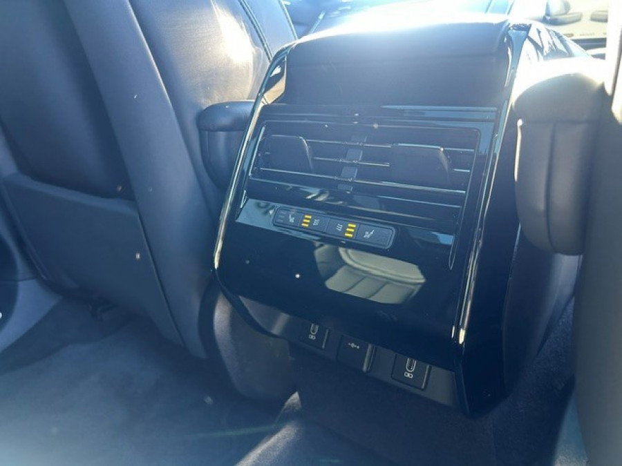 2025 MY26 Land Rover Range Rover Sport L461 D250 Dynamic SE SUV Image 21