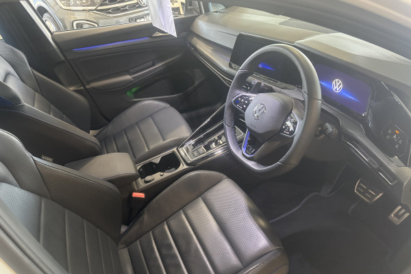 Volkswagen Golf R 8