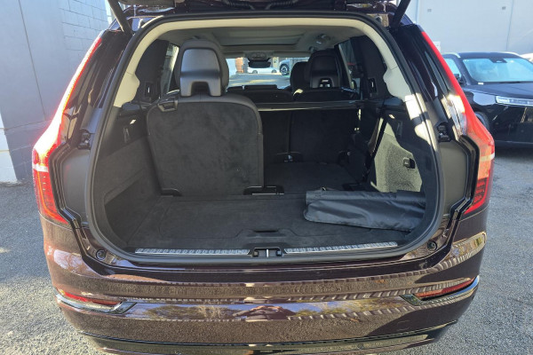 2026 Volvo XC90 L Series Ultra B5 Dark SUV Image 9