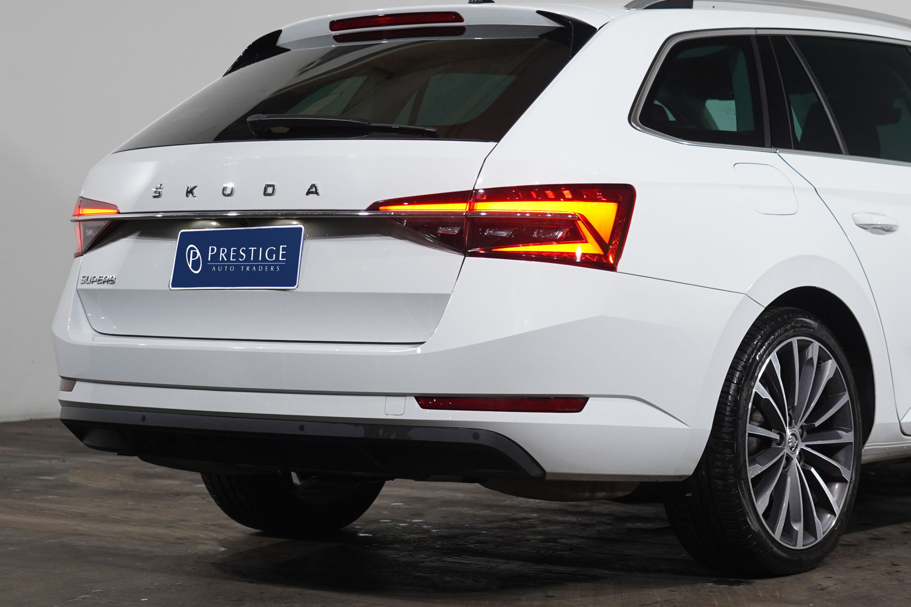 2022 Skoda Superb Style SUV Image 8