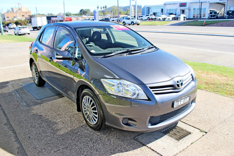 2011 Toyota Corolla Ascent Hatch Image 4
