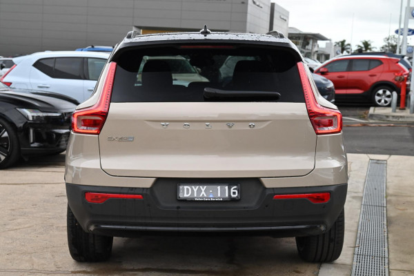 2026 Volvo EX40  Ultra Single Motor Extended Range SUV Image 4