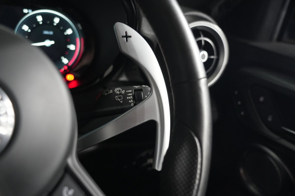 2023 Alfa Romeo Tonale Veloce SUV image 29