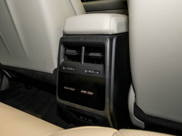 2024 MY25 Porsche Macan SUV image 34