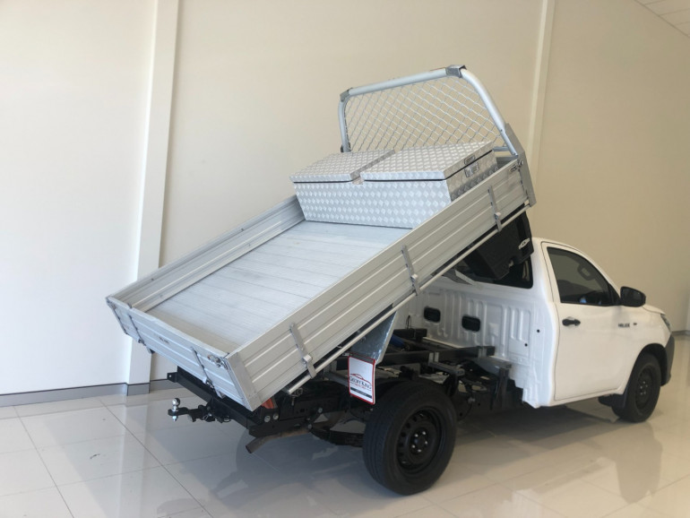 2016 Toyota HiLux TGN121R WorkMate Cab chassis Image 9