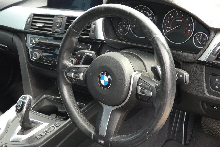 2016 BMW 330i F30 LCI LUXURY LINE Sedan Image 12