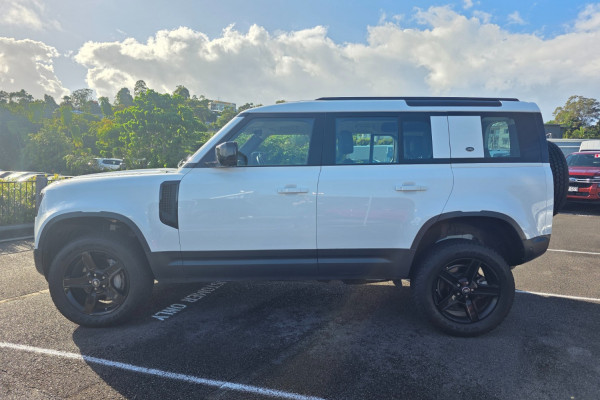 2020 MY21 Land Rover Defender L663 110 D300 SE SUV Image 6