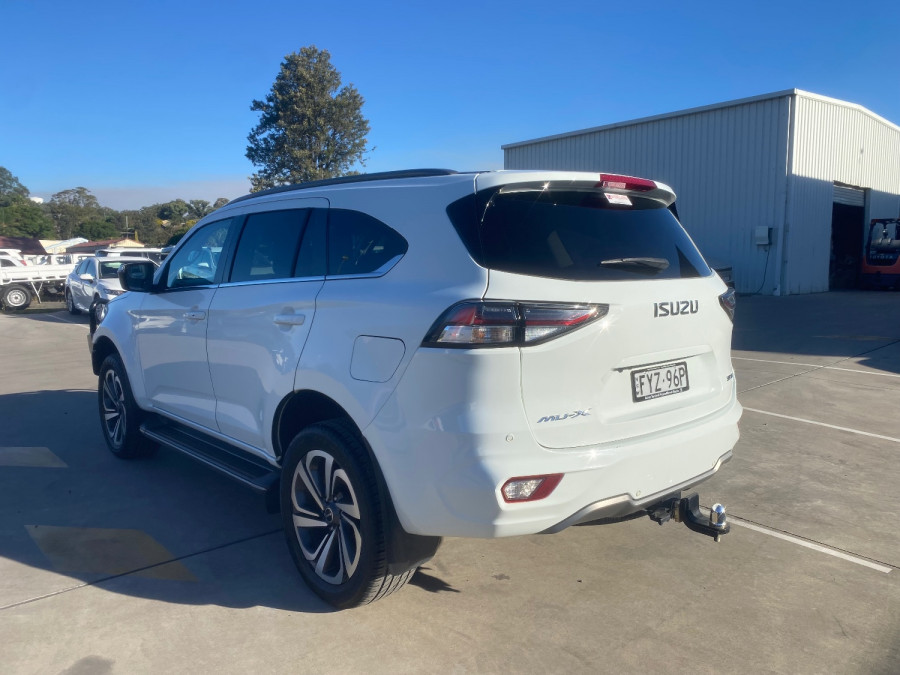 2021 Isuzu MU-X RJ LS-T SUV Image 5