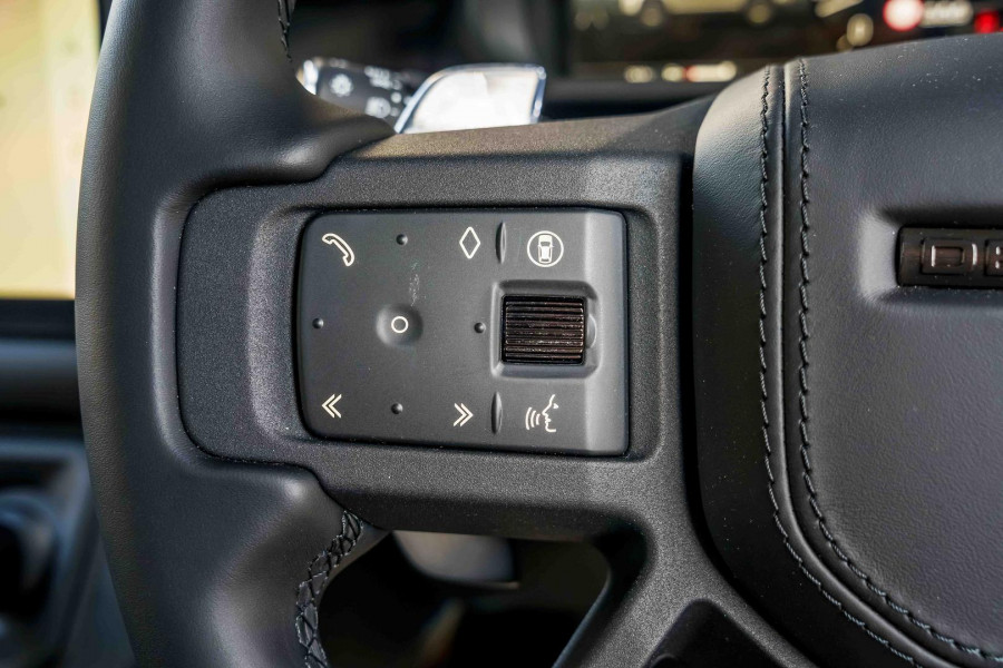 2025 MY25.5 Land Rover Defender L663 110 P635 OCTA SUV