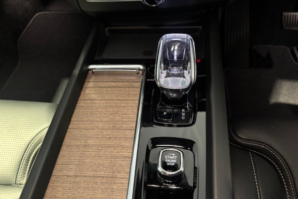 2026 Volvo XC60 UZ Ultra B5 Dark SUV Image 15