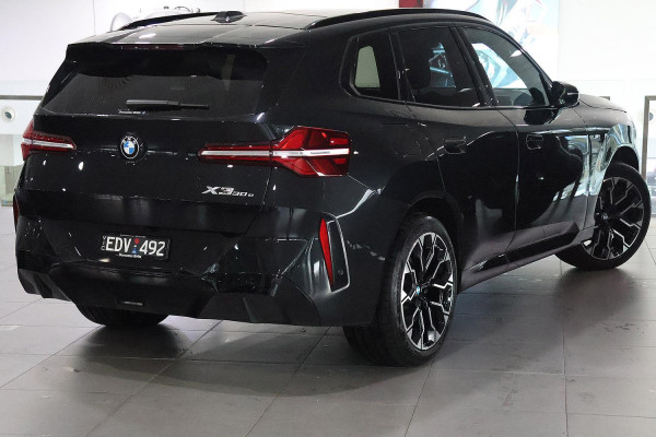 2025 BMW X3 G45 30e xDrive SUV image 5