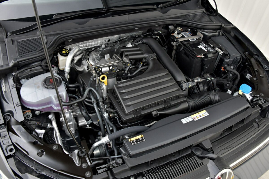 2024 Volkswagen Golf 8 110TSI R-Line Hatch Image 25