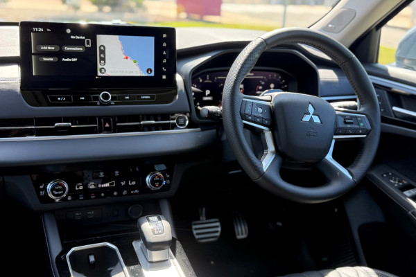 2025 Mitsubishi Outlander ZM Exceed SUV Image 12