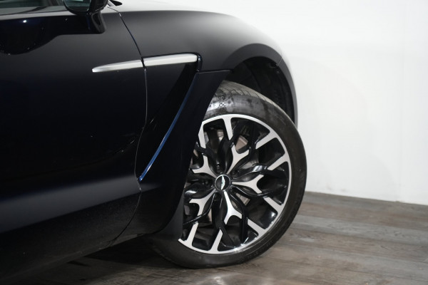 2021 Aston Martin DBX SUV Image 9