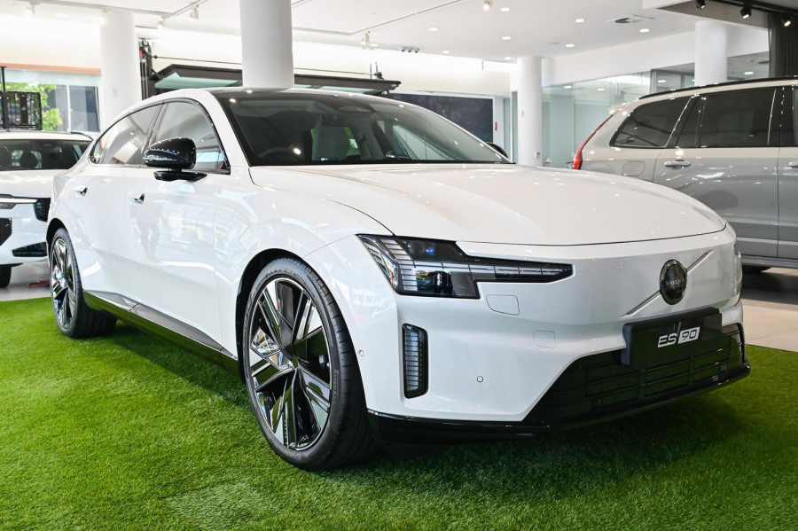 2026 Volvo ES90  Ultra Single Motor Sedan Image 1