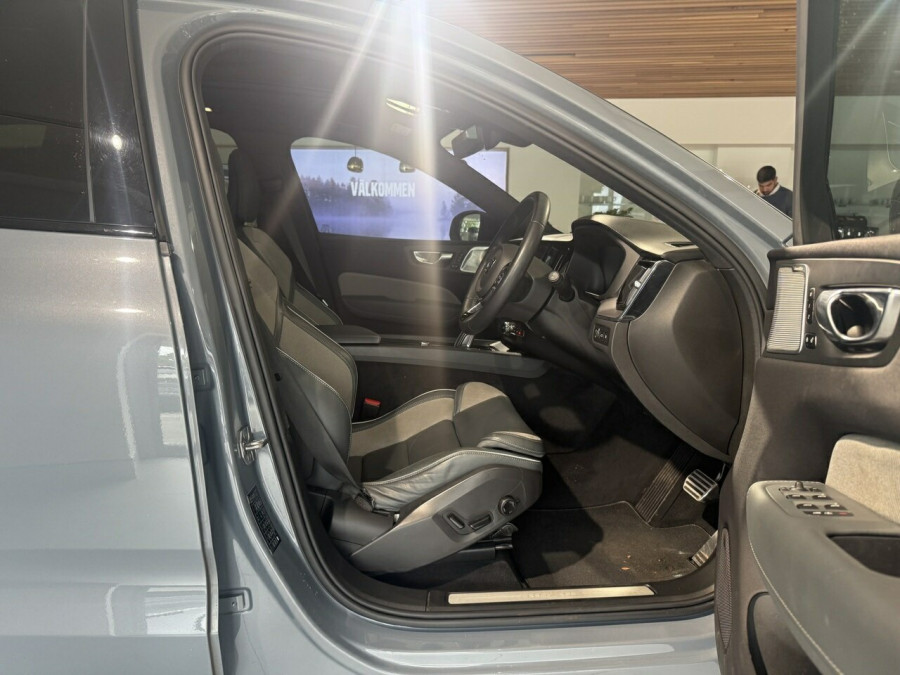 2022 Volvo XC60 UZ Recharge Plug-In Hybrid SUV Image 18