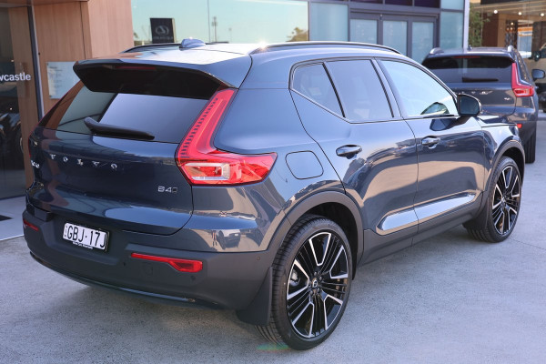 2026 Volvo XC40 XZ Ultra B4 Dark SUV Image 6