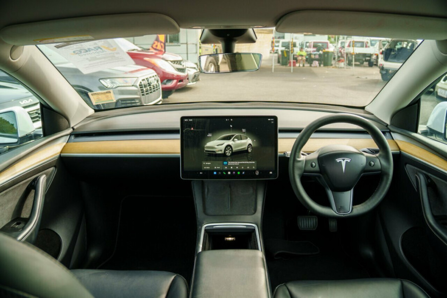 2023 Tesla Model Y  Rear-Wheel Drive Wagon Image 17