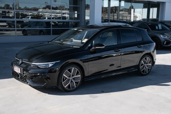 2026 Volkswagen Golf 8.5 110TSI R-Line Hatch Image 3