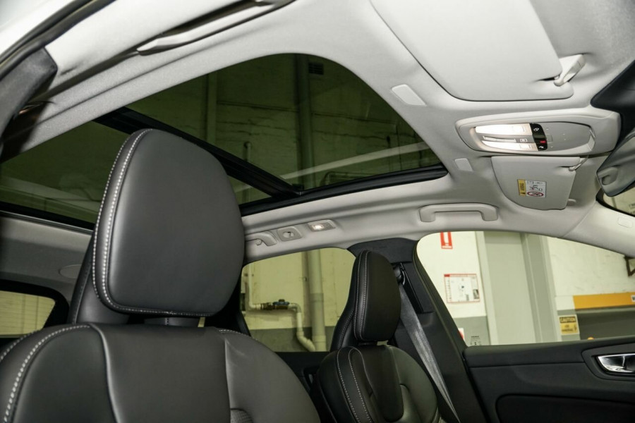 2026 Volvo XC60 UZ Ultra B5 Dark SUV Image 14