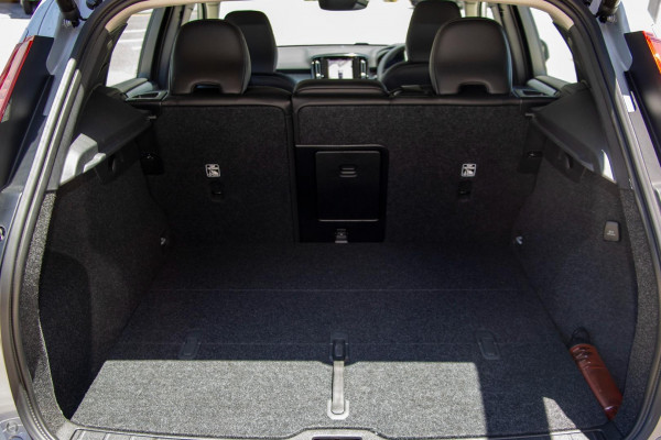 2024 MY25 Volvo XC40 XZ Plus B4 SUV Image 7