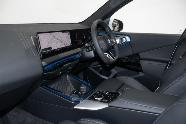 2026 BMW X3 G45 30e xDrive SUV image 8