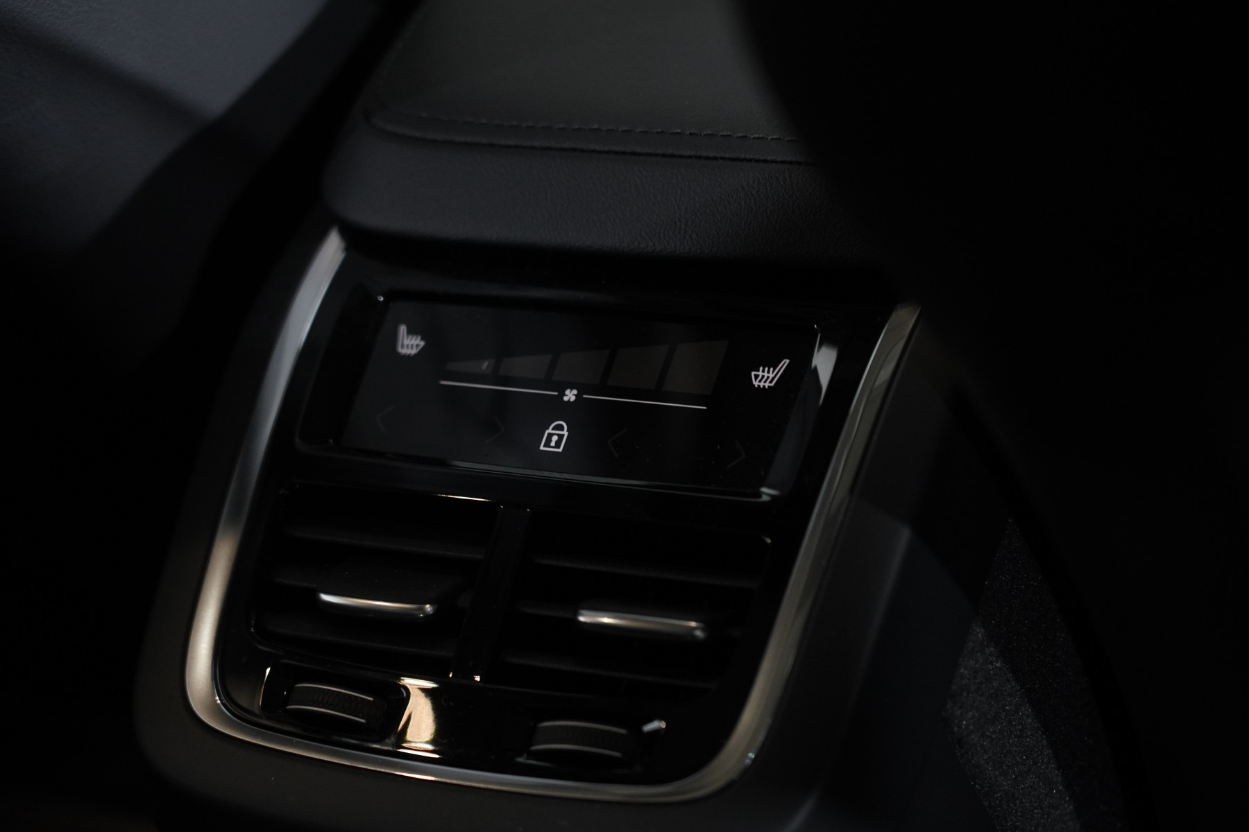 2023 Volvo S60 Ultimate B5 Bright Mhev Sedan Image 29