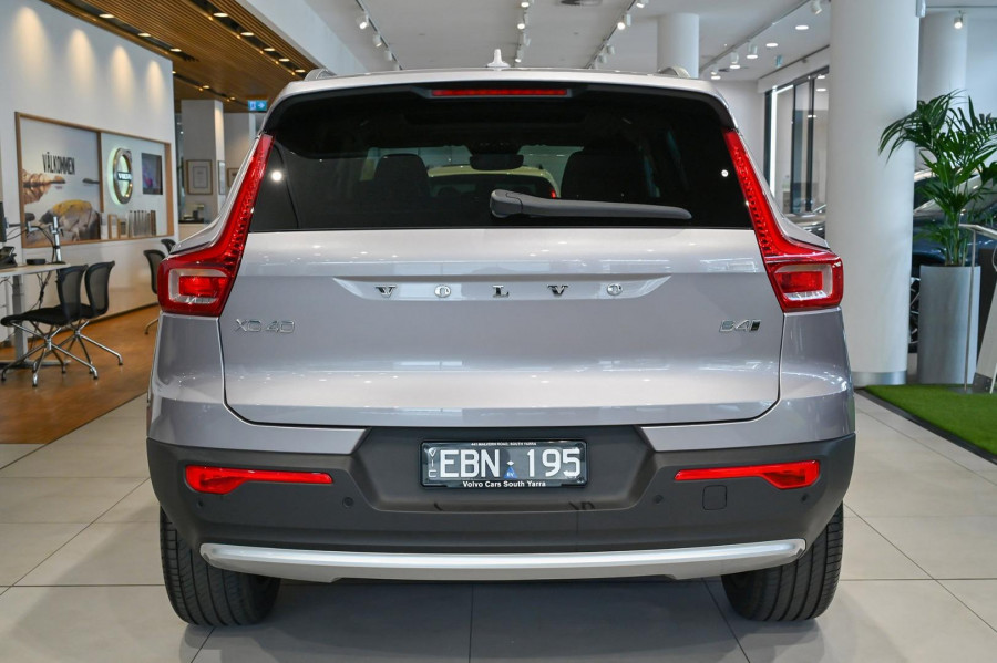 2026 Volvo XC40 XZ Ultra B4 Bright SUV Image 3