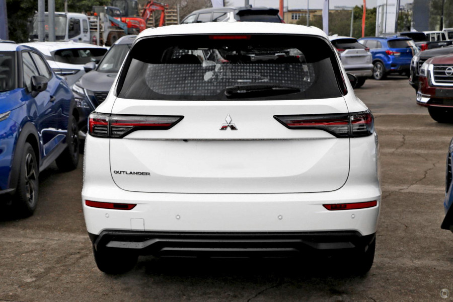 2026 Mitsubishi Outlander ZM ES SUV Image 3