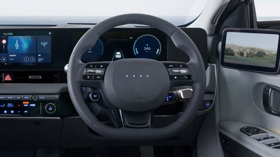 Revised steering wheel design Image